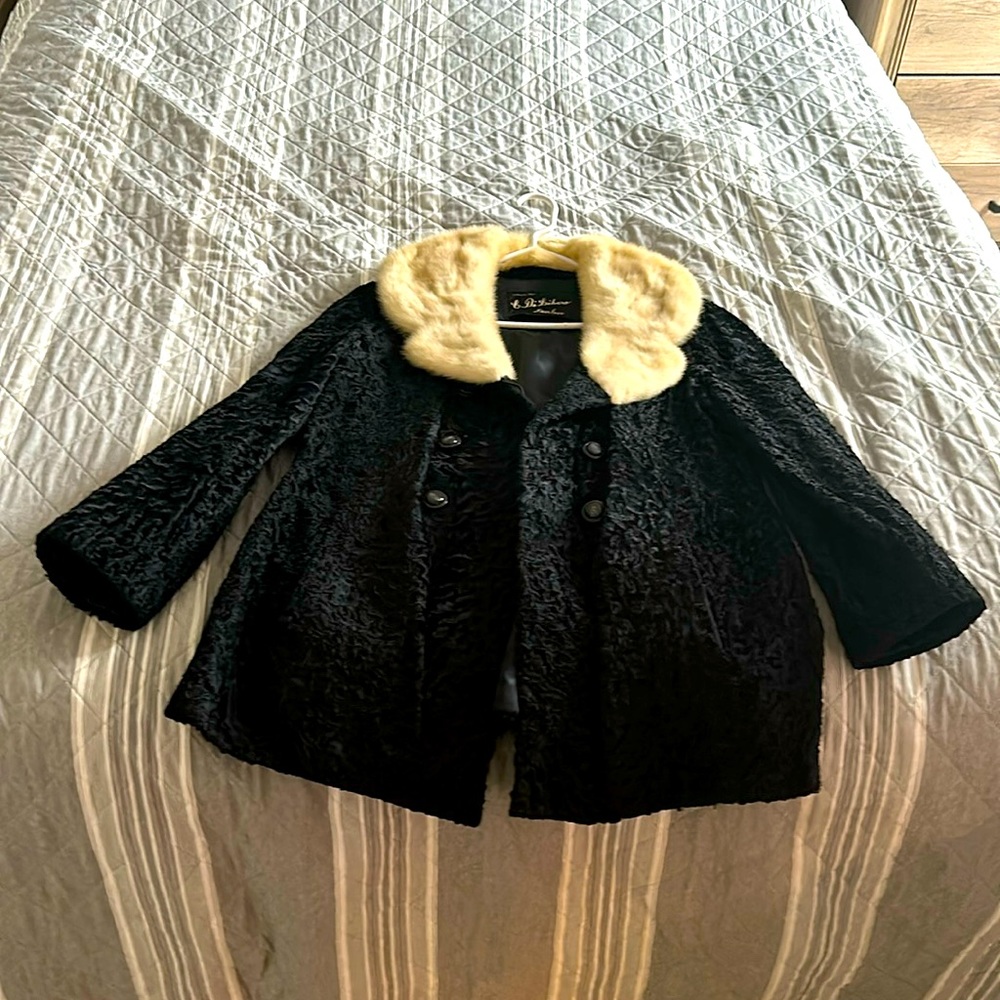 vintage women’s curly lambswool, coat. Fox fur collar 1940 to 1950s. Size medium
